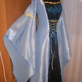 Голубое (готическое) средневековое платье